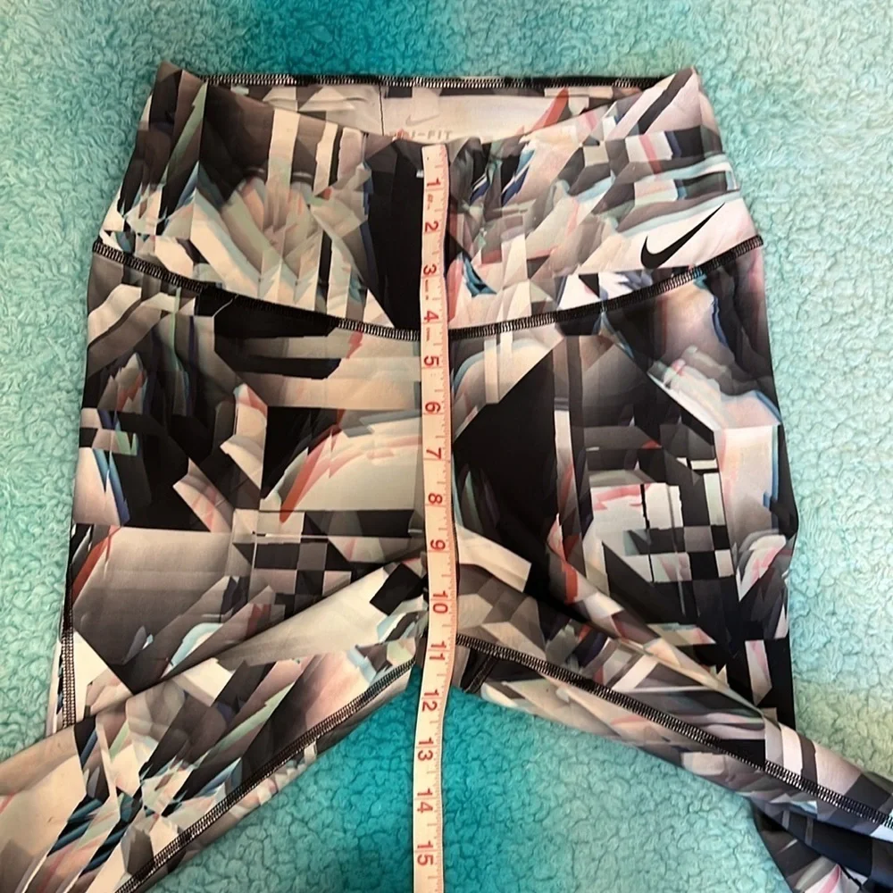 🔥NWOT Nike Abstract Pattern Leggings🔥